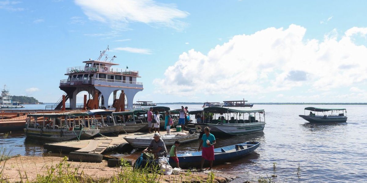 Manaus decreta emergência por causa da seca que afeta o Rio Negro