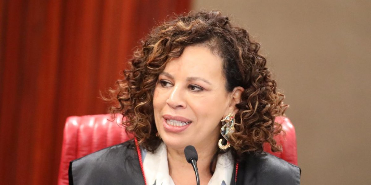 Ministra participa de primeira sessão no TSE