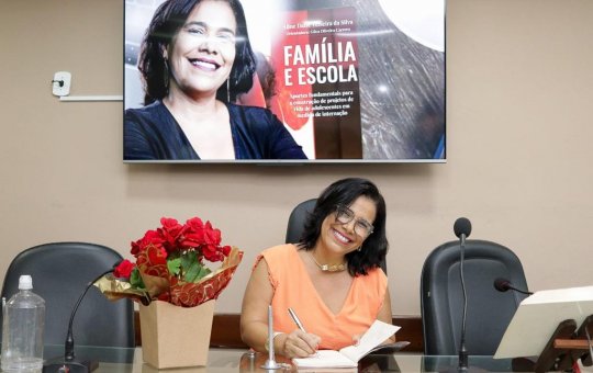 Professora baiana lança livro ‘Família e Escola’