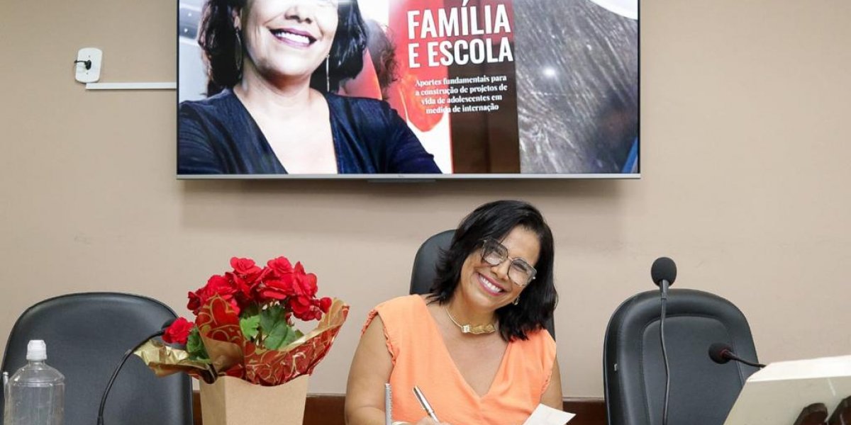 Professora baiana lança livro ‘Família e Escola’