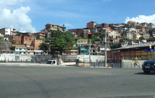 Homem é eletrocutado após subir em poste em Salvador