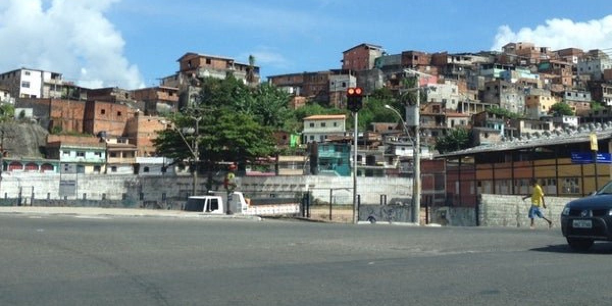 Homem é eletrocutado após subir em poste em Salvador