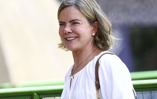 Gleisi Hoffman passa bem após cirurgia no coração