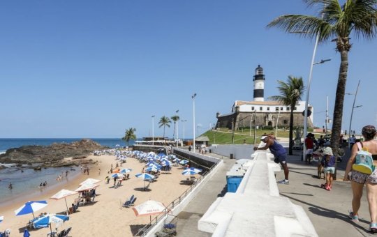 Embasa recomenda que banhistas evitem praias do Rio Vermelho até Farol da Barra