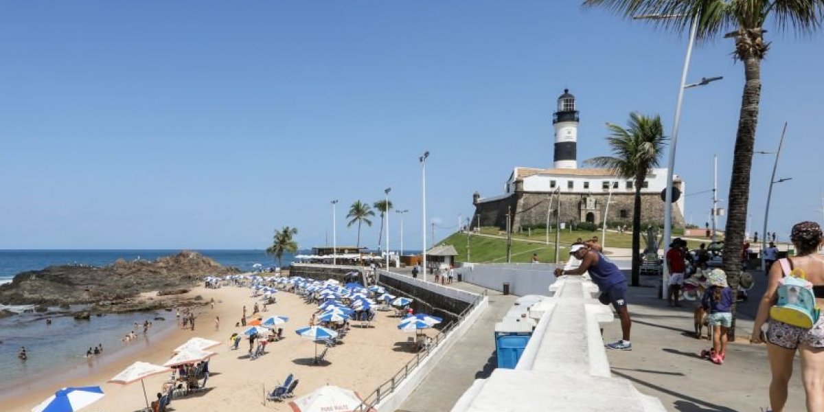 Embasa recomenda que banhistas evitem praias do Rio Vermelho até Farol da Barra