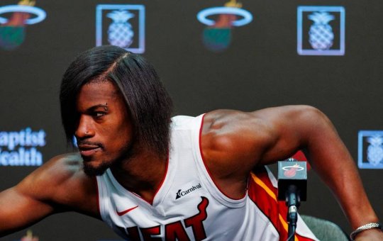 Astro da NBA aparece com novo visual e choca web, veja