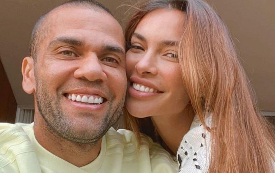 Mulher de Daniel Alves desiste de divórcio e diz que irá apoiar o jogador