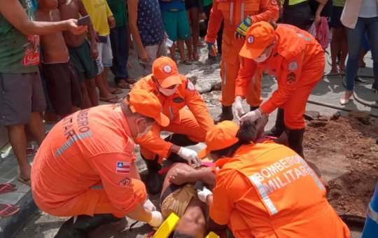 Homem é resgatado de bueiro em Fazenda Grande do Retiro