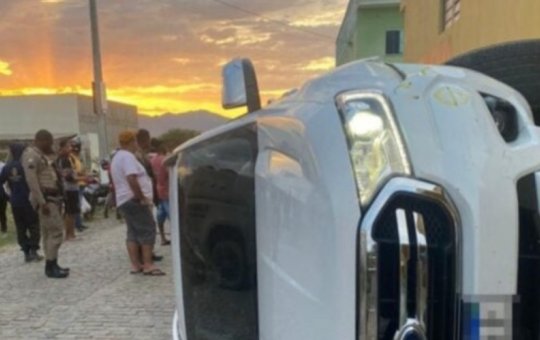 Acidente entre caminhonete e motociclista deixa um morto na Bahia