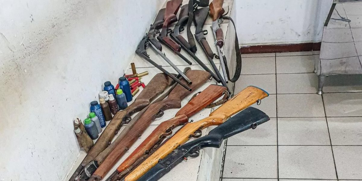 PM apreende 16 armas de fogo durante operação em município baiano