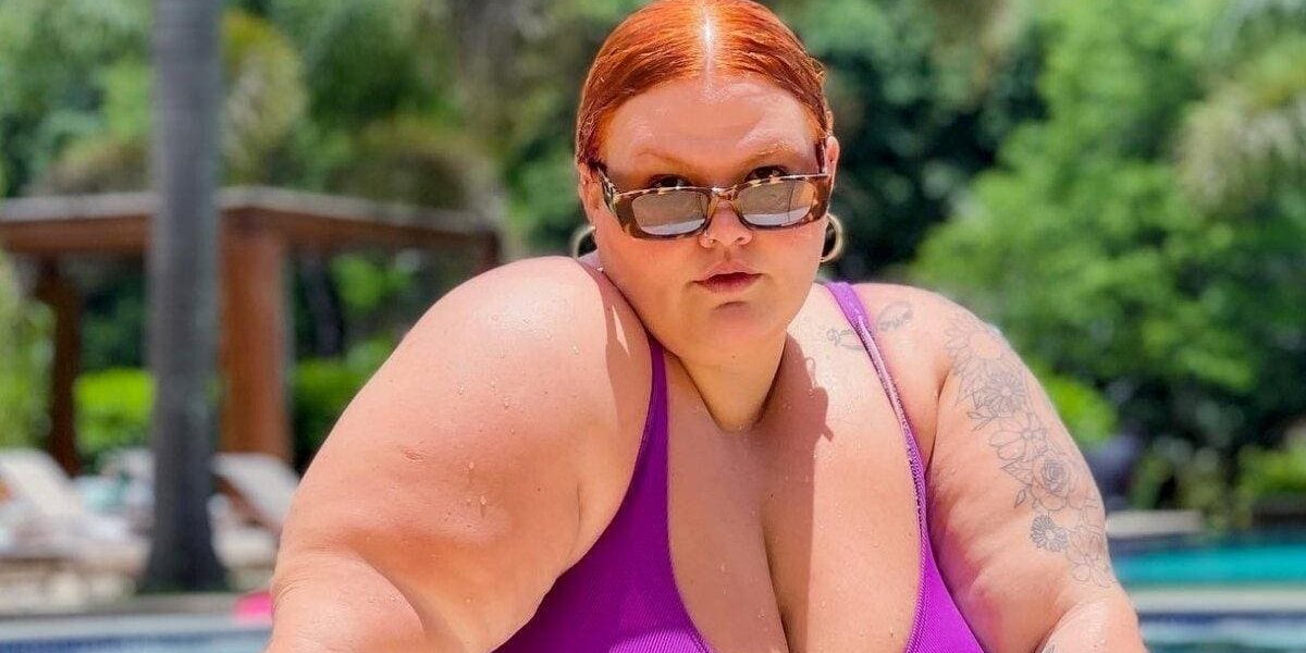 Thaís Carla faz “desafio da salsicha” e viraliza na web