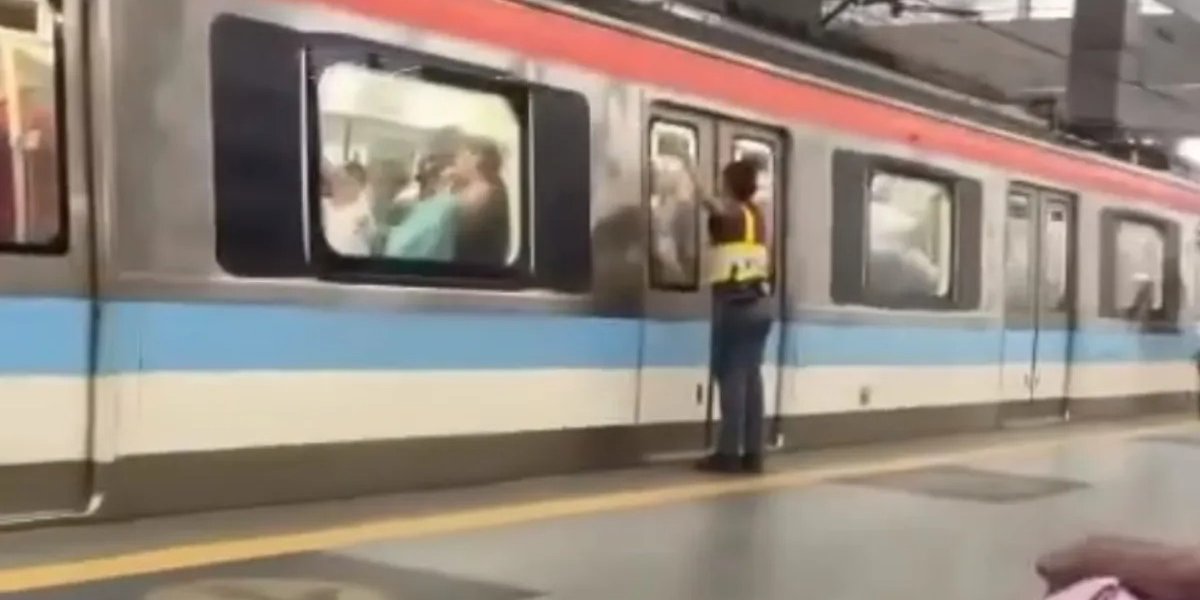 Passageiros ficam presos em trem após metro apresentar falha no funcionamento