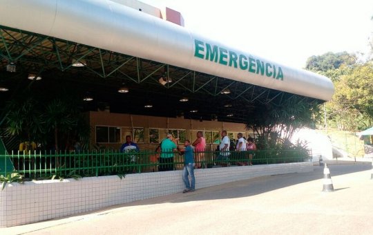 Adolescente esfaqueado pelo padrasto recebe alta médica
