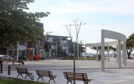 Jovem é morto a tiros na praia da Ribeira