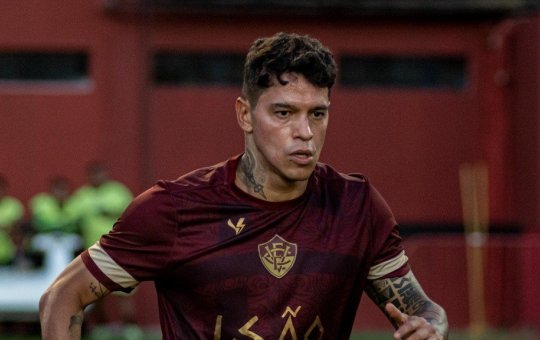 Giovanni Augusto volta a ser relacionado pelo Vitória