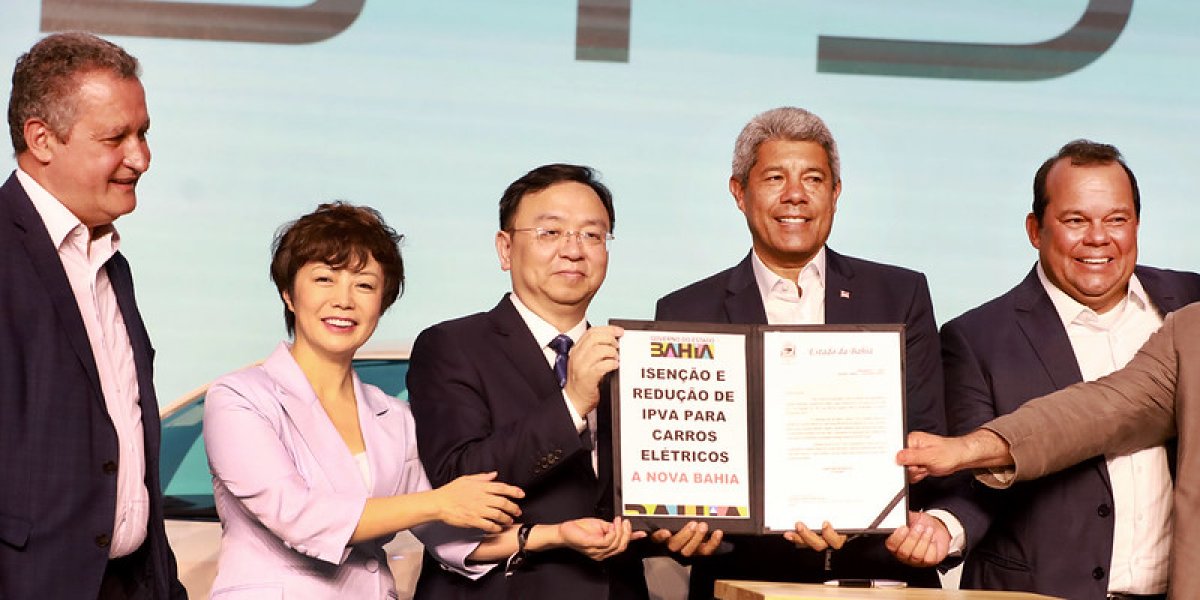 Jerônimo assina projeto de lei que vai isentar IPVA de veículos elétricos na BA