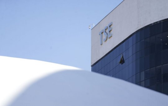 TSE inicia julgamento de três ações contra Bolsonaro