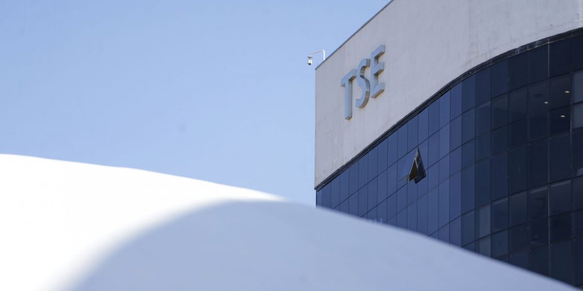 TSE inicia julgamento de três ações contra Bolsonaro