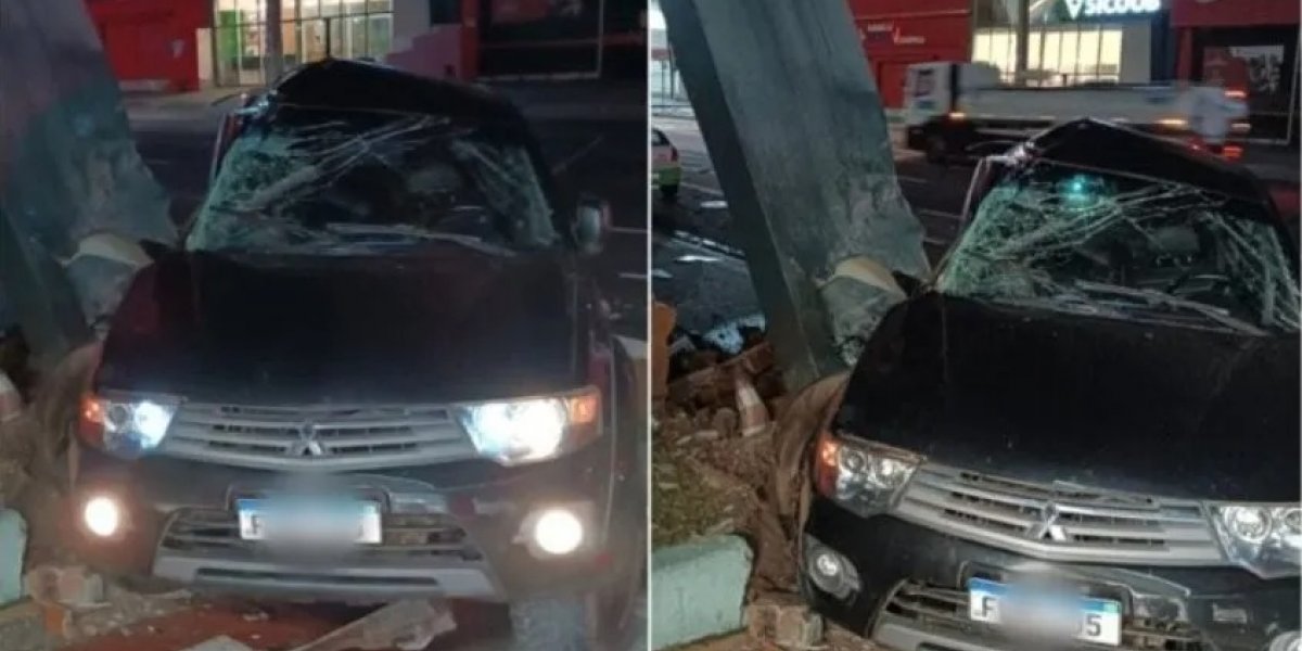 Motorista perde controle e bate carro em poste na Avenida Manoel Dias