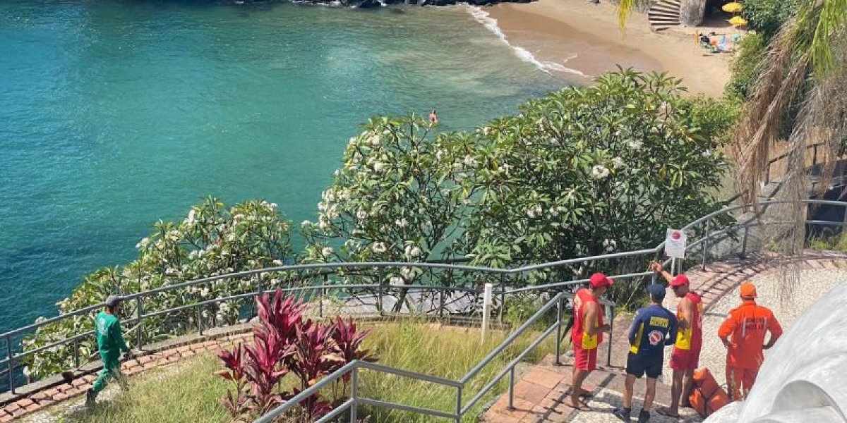 Corpo amarrado a uma pedra é encontrado na praia da Gamboa em Salvador
