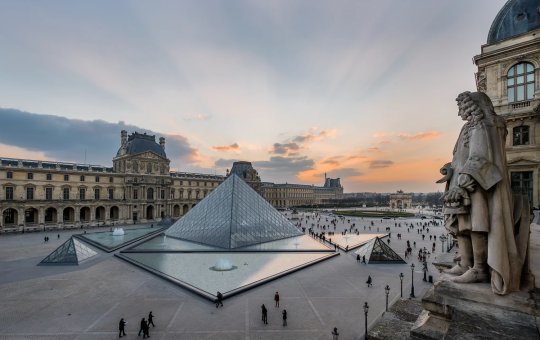 Ameaça de bomba fecha Museu do Louvre e Palácio de Versalhes