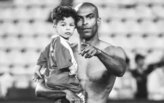 Filho do zagueiro Naldo, ex-Grêmio, morre aos quatro anos