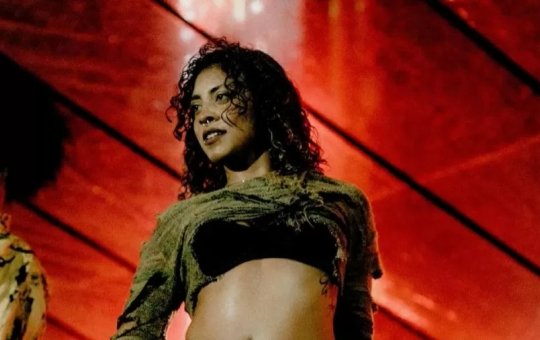 Saiba quem é a dançarina que foi vista aos beijos com Luísa Sonza