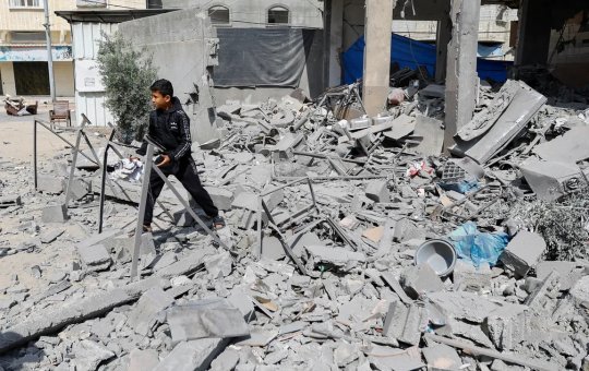 Civis estão debaixo de destroços na Faixa de Gaza sem perspectiva de resgate