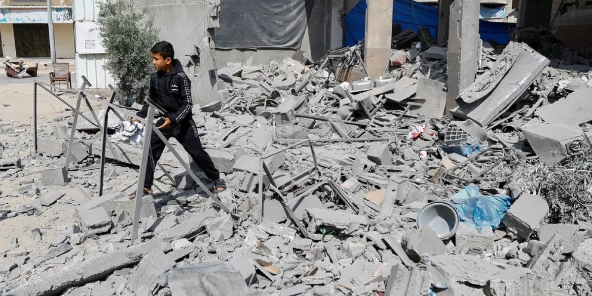 Civis estão debaixo de destroços na Faixa de Gaza sem perspectiva de resgate