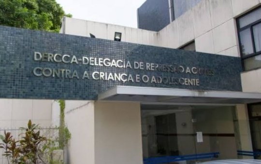 Suspeito de abuso sexual é agredido por populares e preso em Salvador