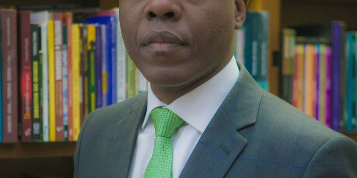 Ministro Silvio Almeida é condecorado com título de cidadão baiano