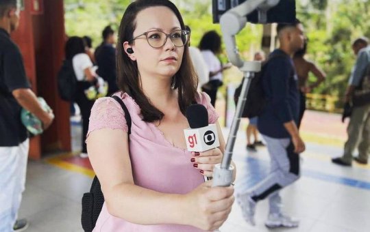 Repórter da Globo tem celular furtado ao vivo durante telejornal