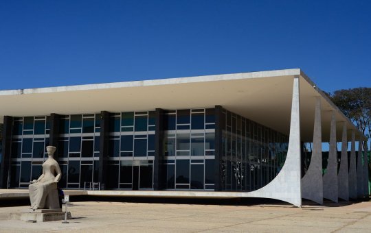 STF tem maioria para condenar mais oito réus por atos golpistas