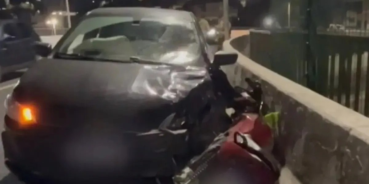 Motociclista tenta fugir da PM e colide com carro em Salvador
