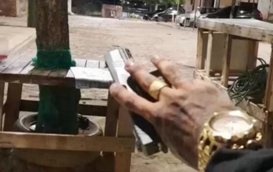 Criminoso conhecido por divulgar fotos armado é morto em confronto com a Rondesp