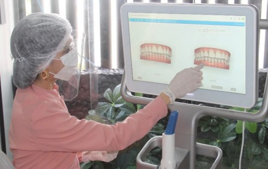 Mês do dentista: novas tecnologias auxiliam a quem usa aparelhos ortodônticos
