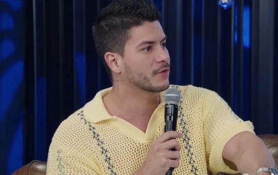 "Antes do programa, eu tinha muito mais entrada na casa", desabafa Arthur Aguiar