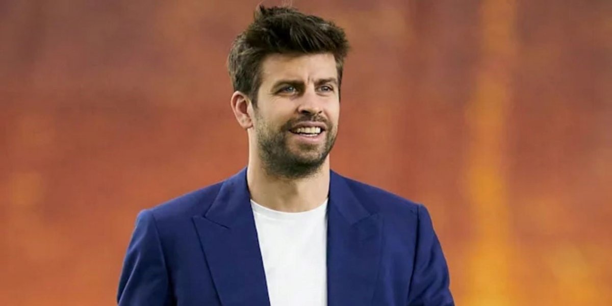 Ex-zagueiro espanhol Piqué, cai em buraco de dois metros ao atender fãs