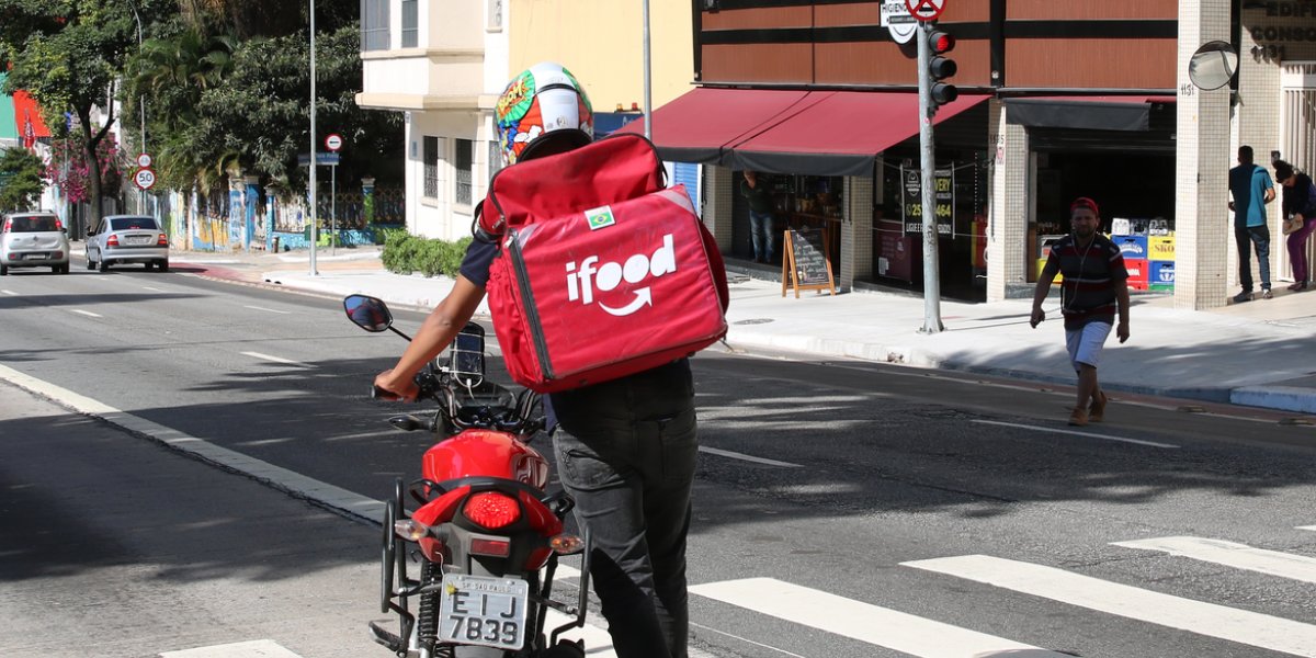 IBGE: Brasil tem 2,1 milhões de trabalhadores por aplicativo