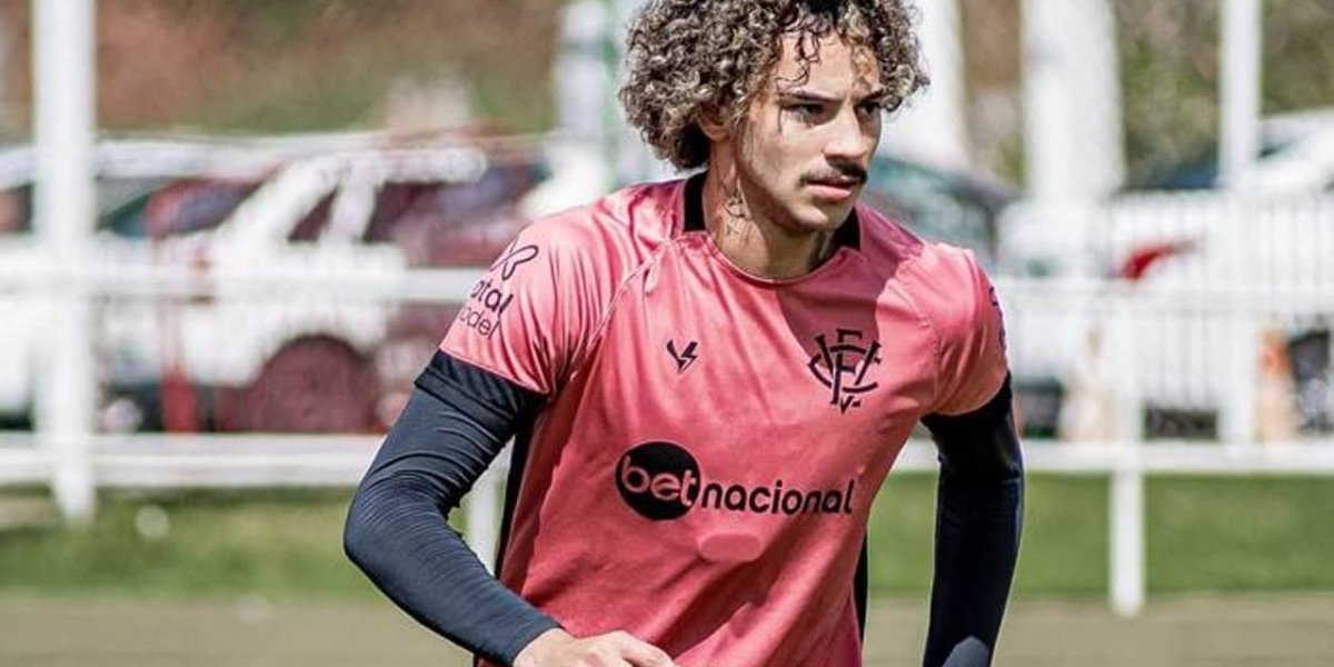 Yan Souto volta a treinar com o elenco do Vitória após suspeita de hérnia