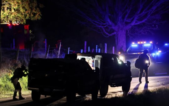 Após 39 horas de buscas, atirador de Lewinston segue foragido