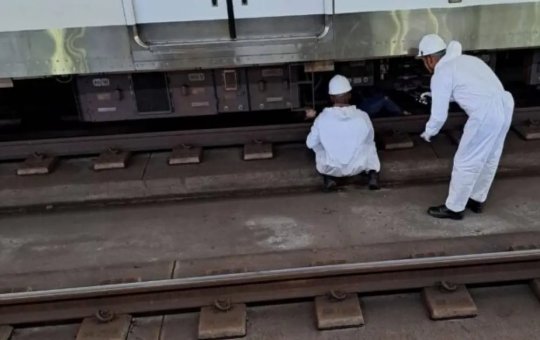 Mulher é empurrada nos trilhos do Metrô e causa pânico em passageiros