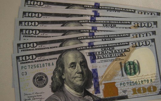 Dólar sobe para R$ 5,01 após fala de Lula sobre meta fiscal