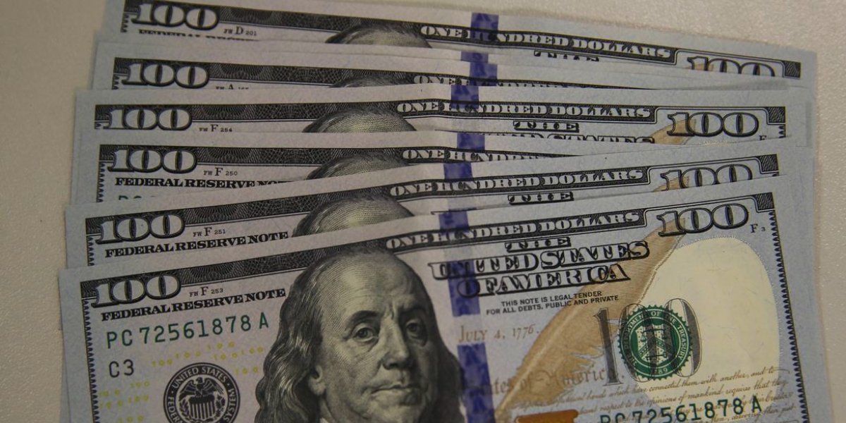 Dólar sobe para R$ 5,01 após fala de Lula sobre meta fiscal