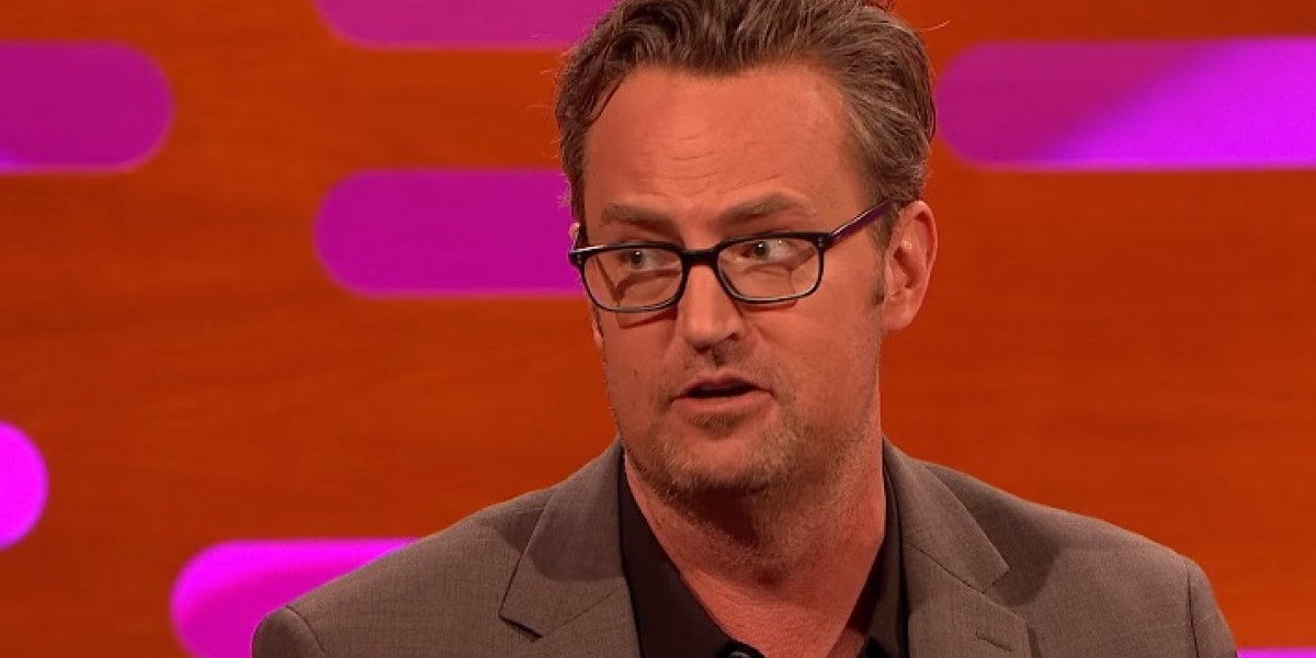 Matthew Perry que fazia o personagem Chandler de 'Friends' morre aos 54 anos