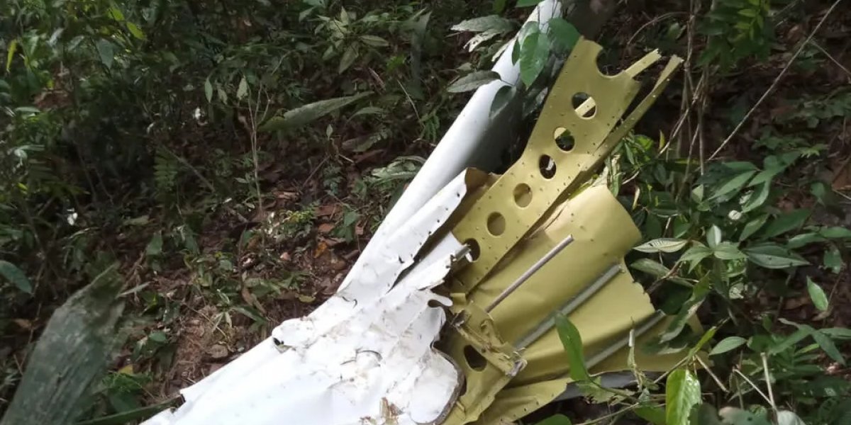 Doze pessoas morrem após queda de avião em Rio Branco, no Acre