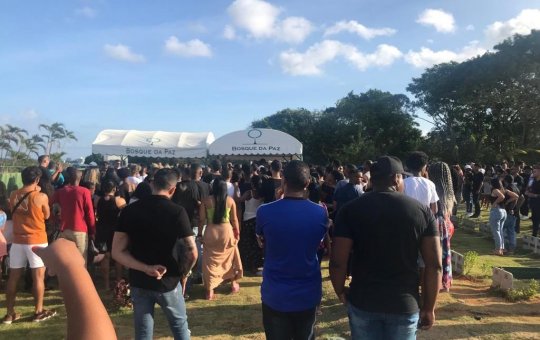 Amigos e familiares dão adeus a Rodrigo Amendoim