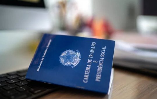 Desemprego cai para 7,7% no mês de setembro, afirma IBGE