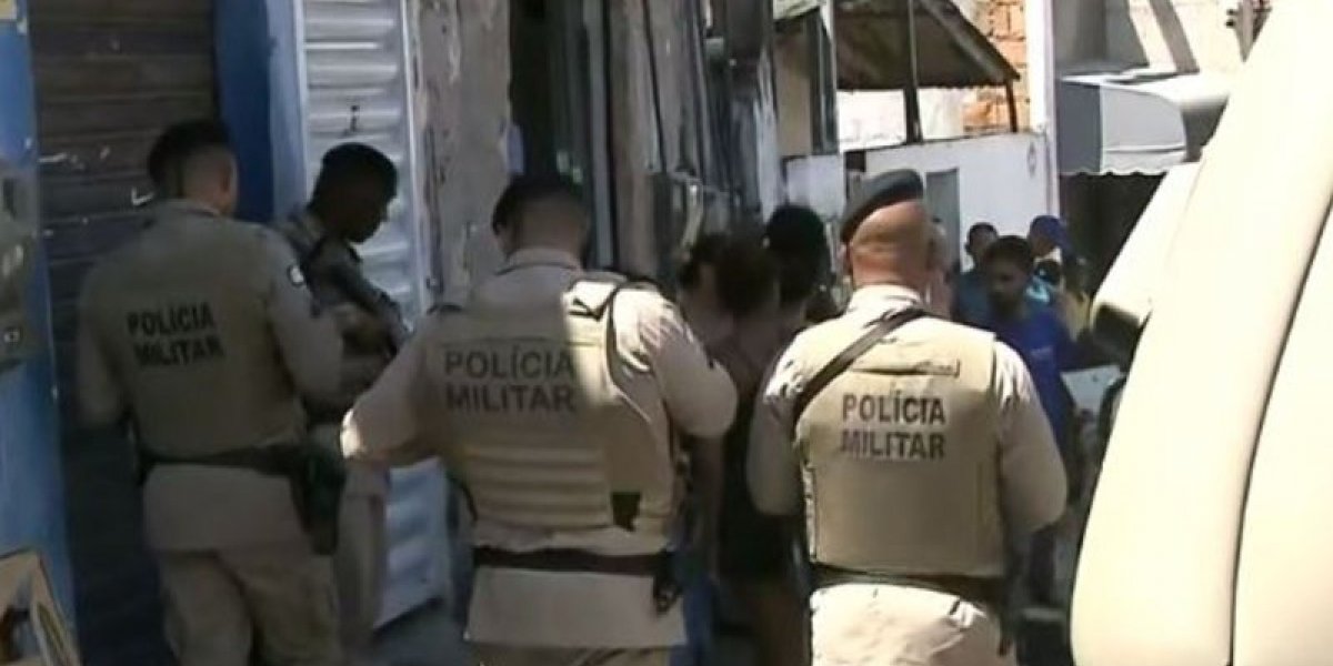 Homem é assassinado com mais de 15 tiros em barbearia de Itapuã