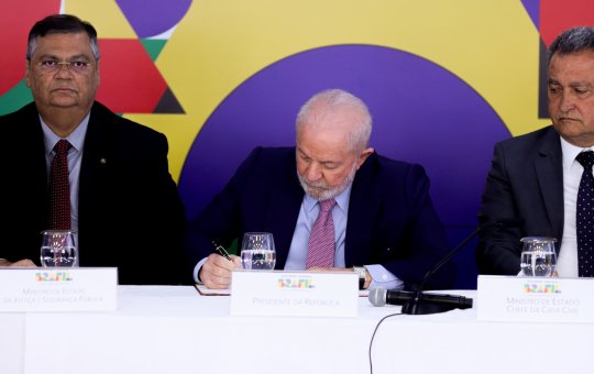 Lula anuncia decreto de GLO em portos e aeroportos